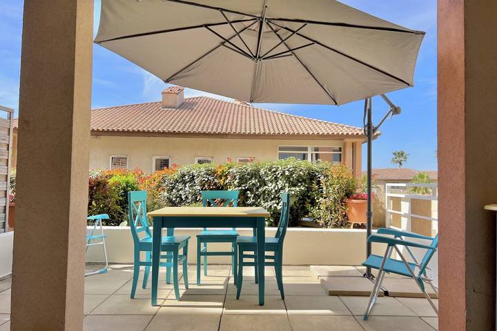 Gîte pour 4 personnes, avec piscine et terrasse dans Plage du Port Fréjus - 2