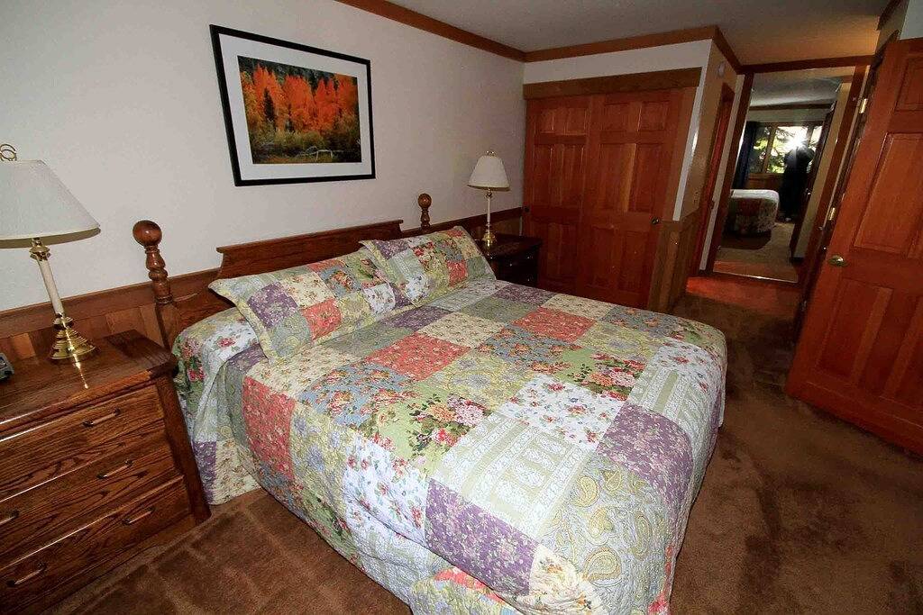 Ganze Wohnung, Mountain # 112 befindet sich im Gebäude 11, einen sehr kurzen Spaziergang zum Canyon Lodge liegt! in Mammoth Lakes, Mammoth Mountain