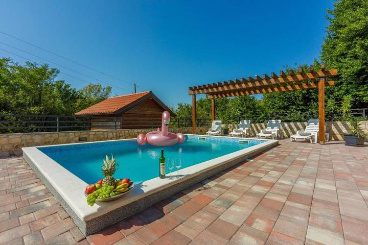 Ferienhaus für 8 Personen, mit Terrasse und Garten sowie Pool