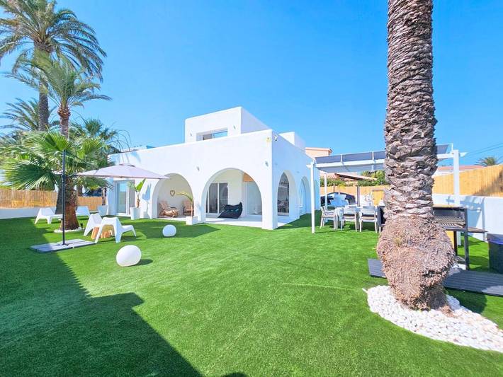 Casa rural para 10 personas, con Terraza y Jardín además de Piscina y Vistas en La Manga del Mar Menor