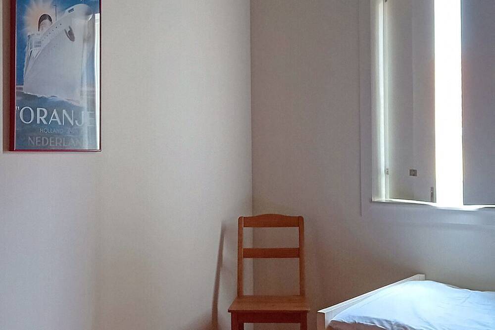 Faial Cottage, Azores - Cozy Local Stay with Private Patio in Cedros, Faial