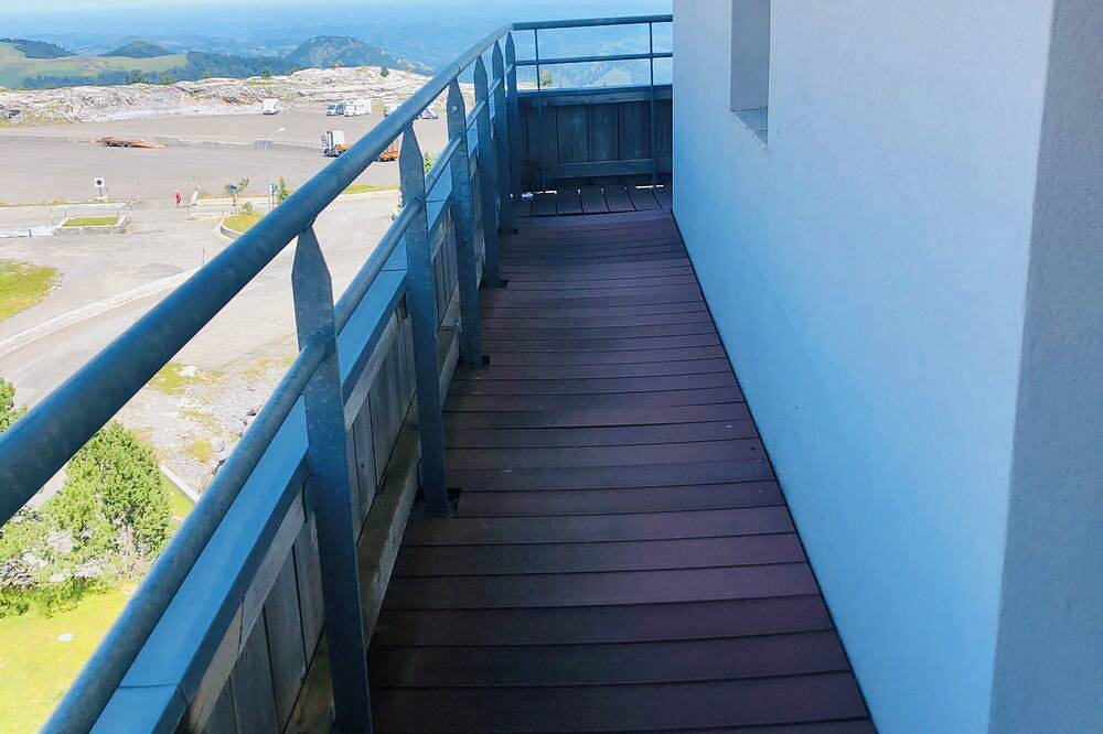 Ganze Wohnung, Apartment with balcony 150m from the slopes in Arette, Béarn