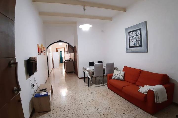 Apartment for 5 people, with garden and hot tub in San Giljan