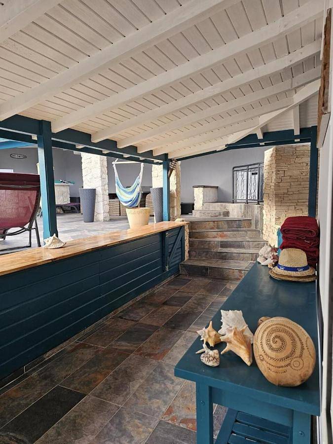 Location de vacances pour 10 personnes, avec piscine et vue ainsi que terrasse et jardin dans Plage de Petit-Havre - 2