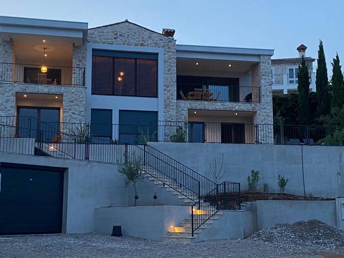 Villa pour 10 personnes, avec piscine ainsi que jardin et vue à Rabac - 2