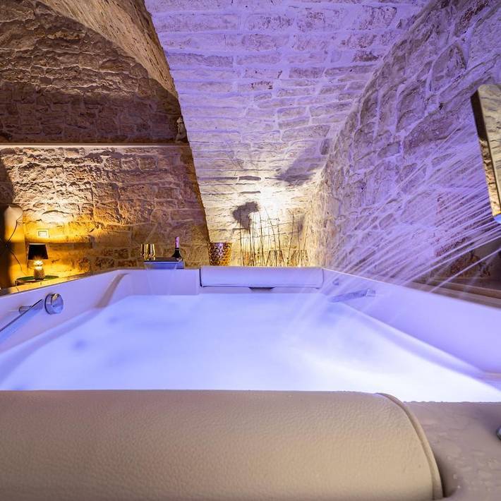 Casa vacanza per 2 persone, con Idromassaggio a Santeramo in Colle