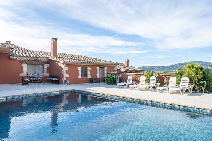 Casa rural para 13 personas, con jardín - 1
