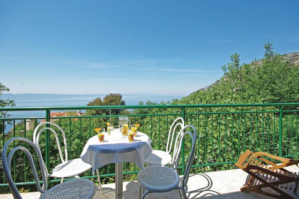 2 bedroom awesome home in Gornje Tucepi in Makarska, Makarska Riviera