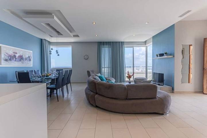 Ganze Wohnung, Sea-View Apartment at Watersedge Complex with two pools in Marsaskala, Insel Malta