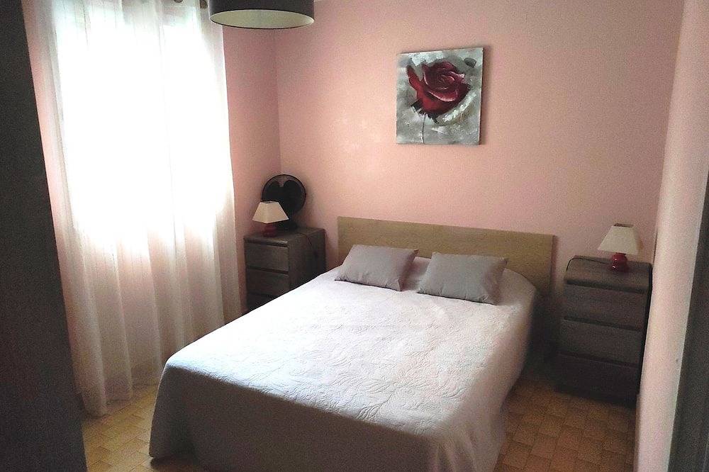 Appartement entier, Lara 1 - Grand T2 Loggia Parking privatif Près port, plage, Ile Loisirs in Cap d'Agde, Agde