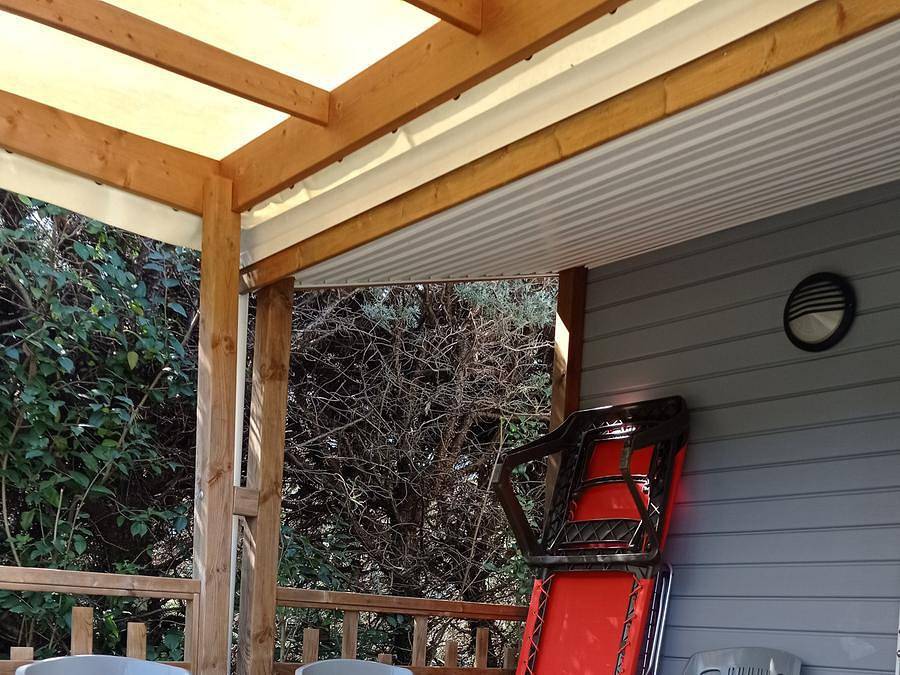 Flower Camping Les Paillotes en Ardeche - Mobilheim 7 personen - Family 32m² Premium (3 Schlafz. - 7 Pers.) + Klimaanlage + Lv + Überdachte Terrasse in Ruoms, Ardèche