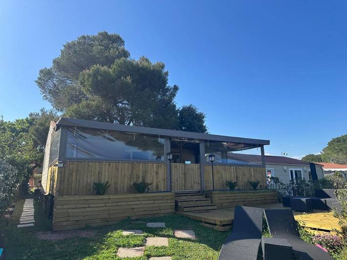 Camping pour 8 personnes, avec piscine ainsi que vue et jardin, animaux acceptés