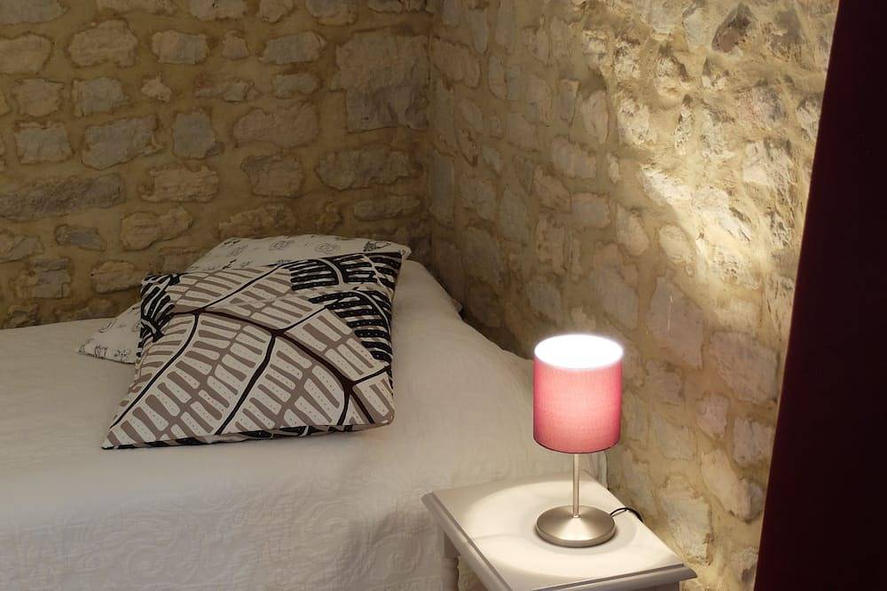An idyllic holiday home a stone's throw from the sea in Sainte-Honorine-des-Pertes, Bayeux und Umgebung