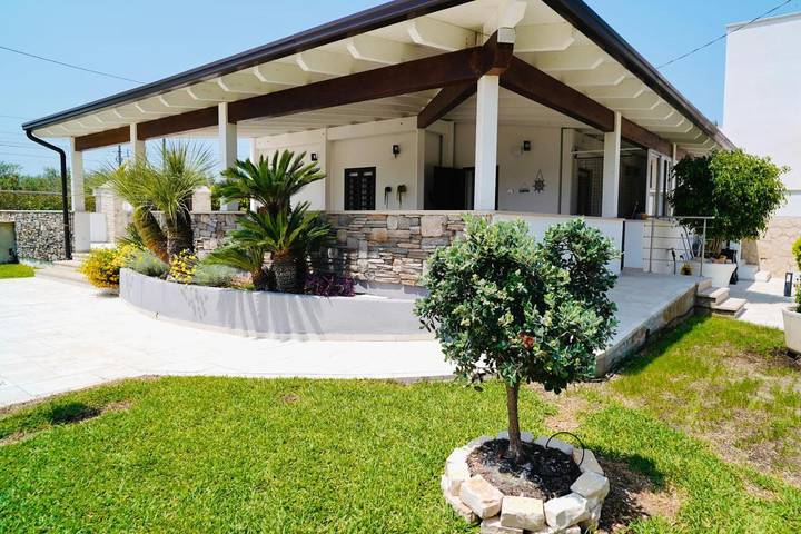 Villa pour 4 personnes, avec vue et jardin, adapté aux familles à Bari