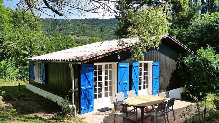 Gîte pour 4 personnes, avec jardin ainsi que piscine et terrasse, animaux acceptés à Roquefort-de-Sault