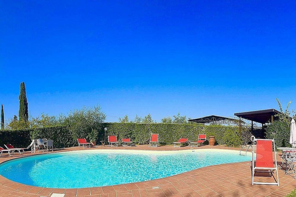 Villa Monasia: A characteristic and welcoming two-story apartment that is part of an ancient country house made of stone, with Free Wi-Fi. in Alberi, Chianti