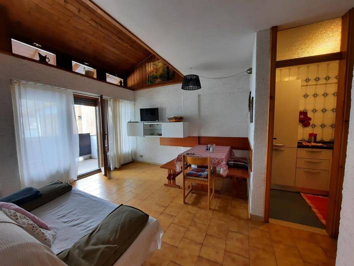 Entire apartment, Apartment 'Stregatto Dalla Luna - Dolomiti' with Mountain View, Private Terrace and Wi-Fi in Comuna di San Martino di Castrozza, Primiero San Martino di Castrozza