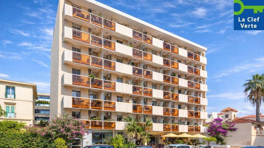 Location de vacances pour 4 personnes, avec balcon, adapté aux familles dans Plage Beau Rivage Saint Raphael
