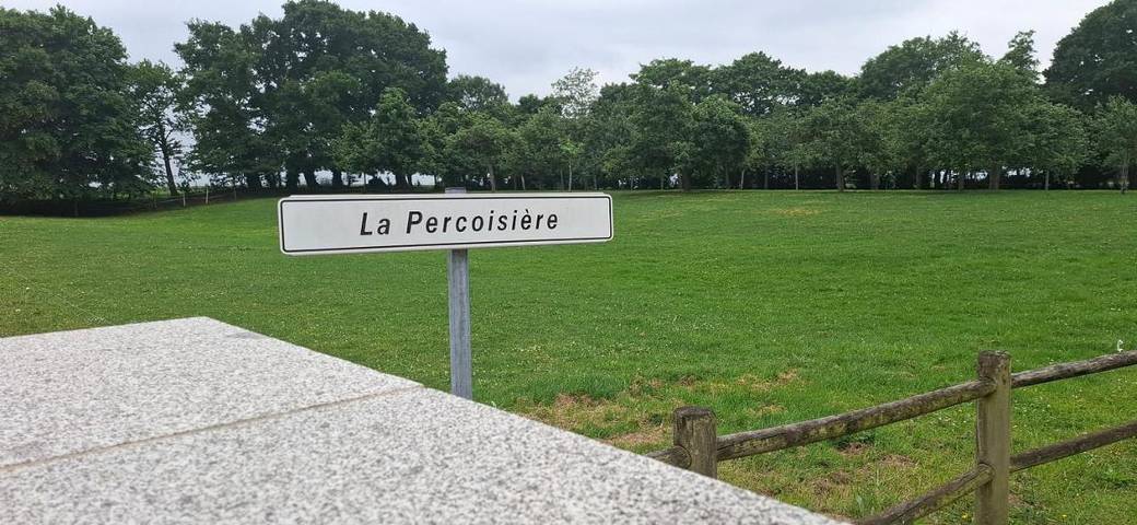 Location de vacances pour 2 personnes, avec terrasse ainsi que vue et jardin à Le Val-Saint-Père - 3