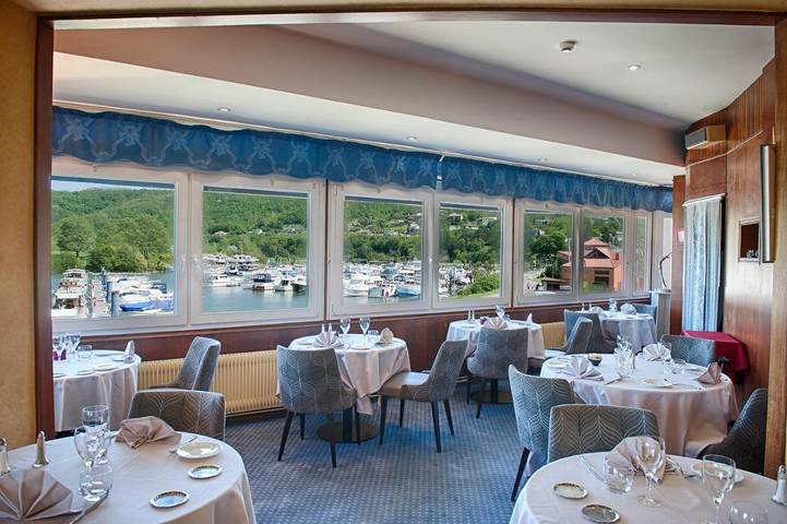 Hôtel pour 2 personnes, avec Terrasse et Vue à Les Roches-de-Condrieu