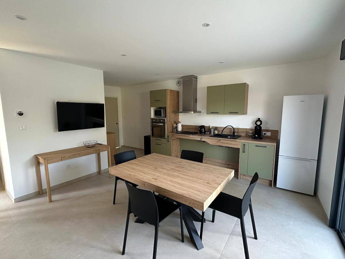 Appartement entier, Le Saint So'live - 50m2 - accessible aux personnes à mobilité réduite in Saint-Sorlin-en-Bugey, Belley