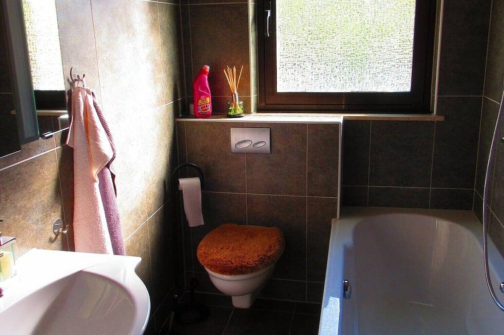 Ganze Wohnung, Schöne Ferienwohnung Balkon/Rheinblick: Rhein, Rheinsteig, Wandern Boxspringbett in Kamp-Bornhofen, Mittelrhein