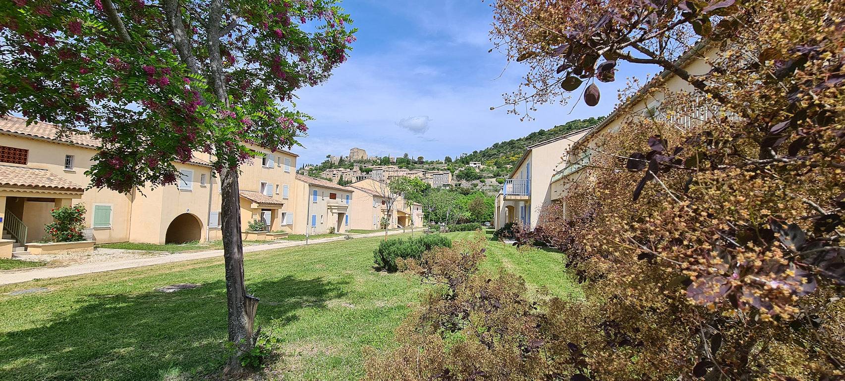 Appartement entier, Appartement T3 à Montbrun-les-Bains (Forfait curistes) in Montbrun-les-Bains, Région de nyons