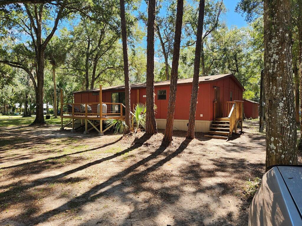 1-1/2 acre Park like wooded setting. Clean 3/2 with plenty of parking. in Homosassa, Citrus County