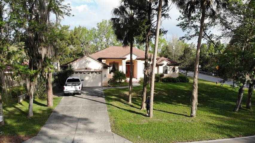 Vacation rental for 8 people, with yard in Homosassa