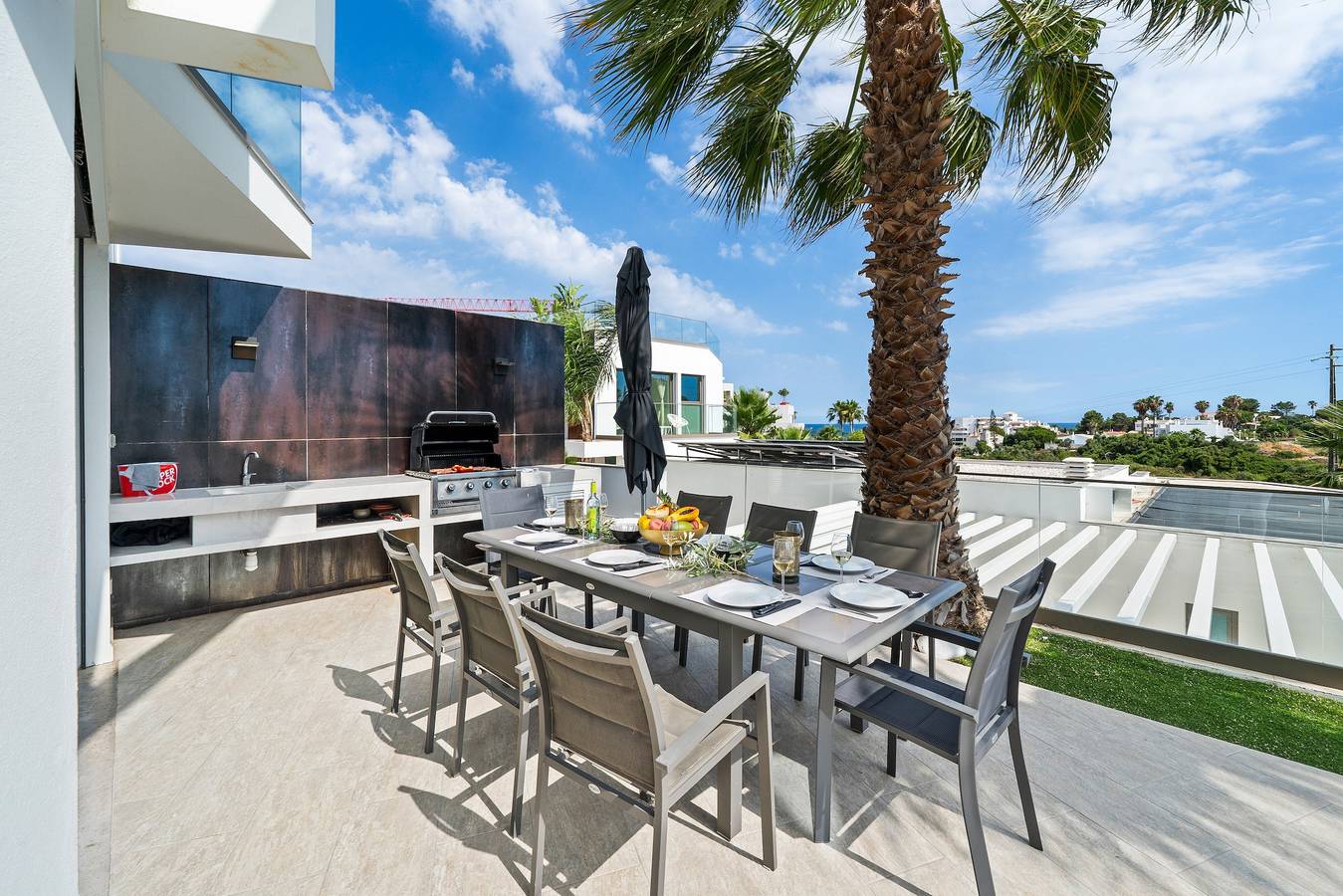 Villa Catalina met Infinity Pool en Uitzicht op Zee in Armação de Pera, Faro District