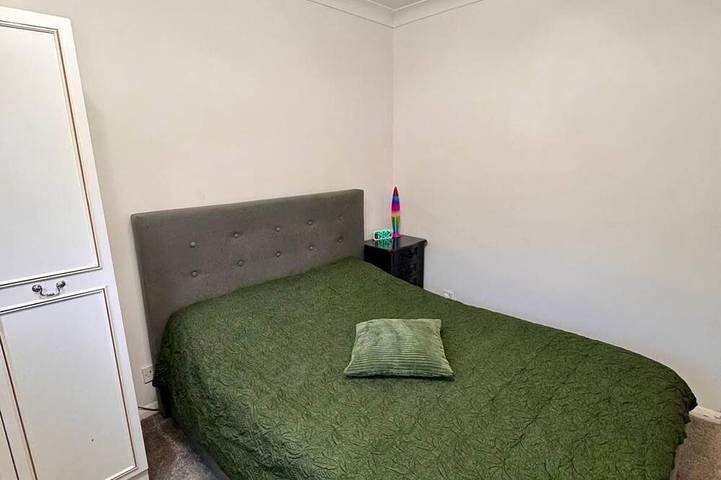Room for rent with shared common areas in Luton, Chiltern Hills