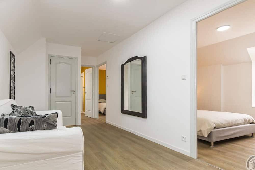 Grande maison 5 chambres à la campagne, animaux admis, parking, internet inclus, proche Mont St-Michel in Saint-Laurent-de-Terregatte, Région d'Avranches