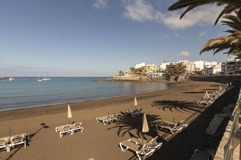 Entire apartment, Lightbooking Lola Beach playa de Arguineguin in Arguineguin, Mogán