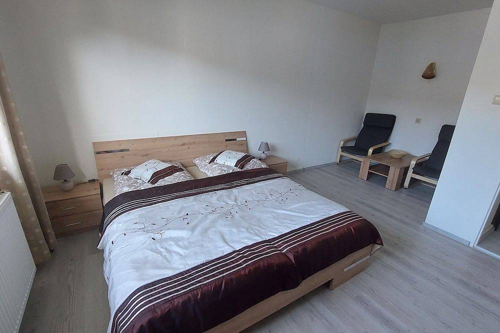 Entire apartment, 5.00 km from the center, 1.50 from the train station and 11.00 kn from Baden Airpark in Baden-Baden, Northern Black Forest