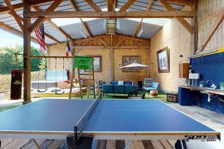 Gîte pour 35 personnes, avec jardin et balcon, animaux acceptés à Braffais