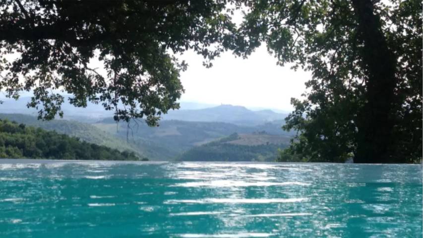 Agriturismo per 12 persone, con Balcone e Terrazza nonché Giardino e Piscina a Massa Martana
