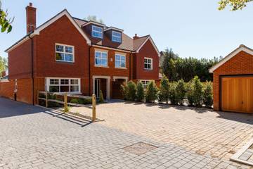 Holiday Rental for 12 People in Chichester, West Sussex, Photo 1
