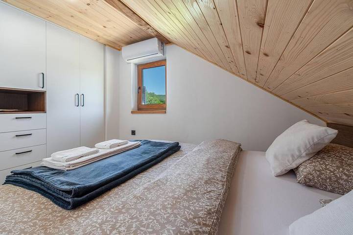 Stunning home in Prvan Selo with sauna in Lika-Senj