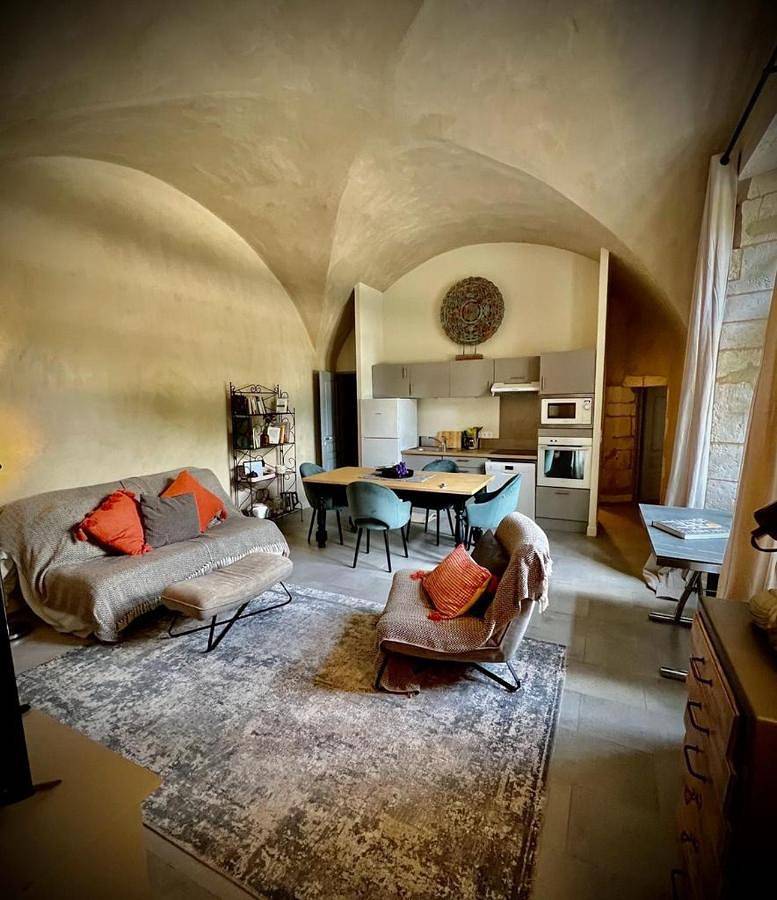 Appartement entier, One-Bedroom Apartment in Lussan, Région de Nîmes