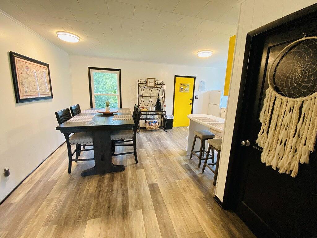 Jasmine House-Dog, family friendly-5 mins Douglas Lake-Large yard-Country Vibe in Douglas Lake