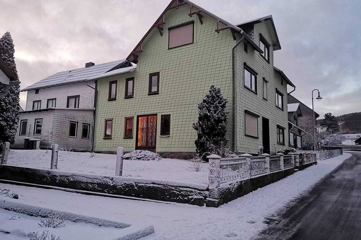 Bauernhof für 8 Personen, mit Terrasse und Whirlpool sowie Garten, mit Haustier im Thüringer Wald