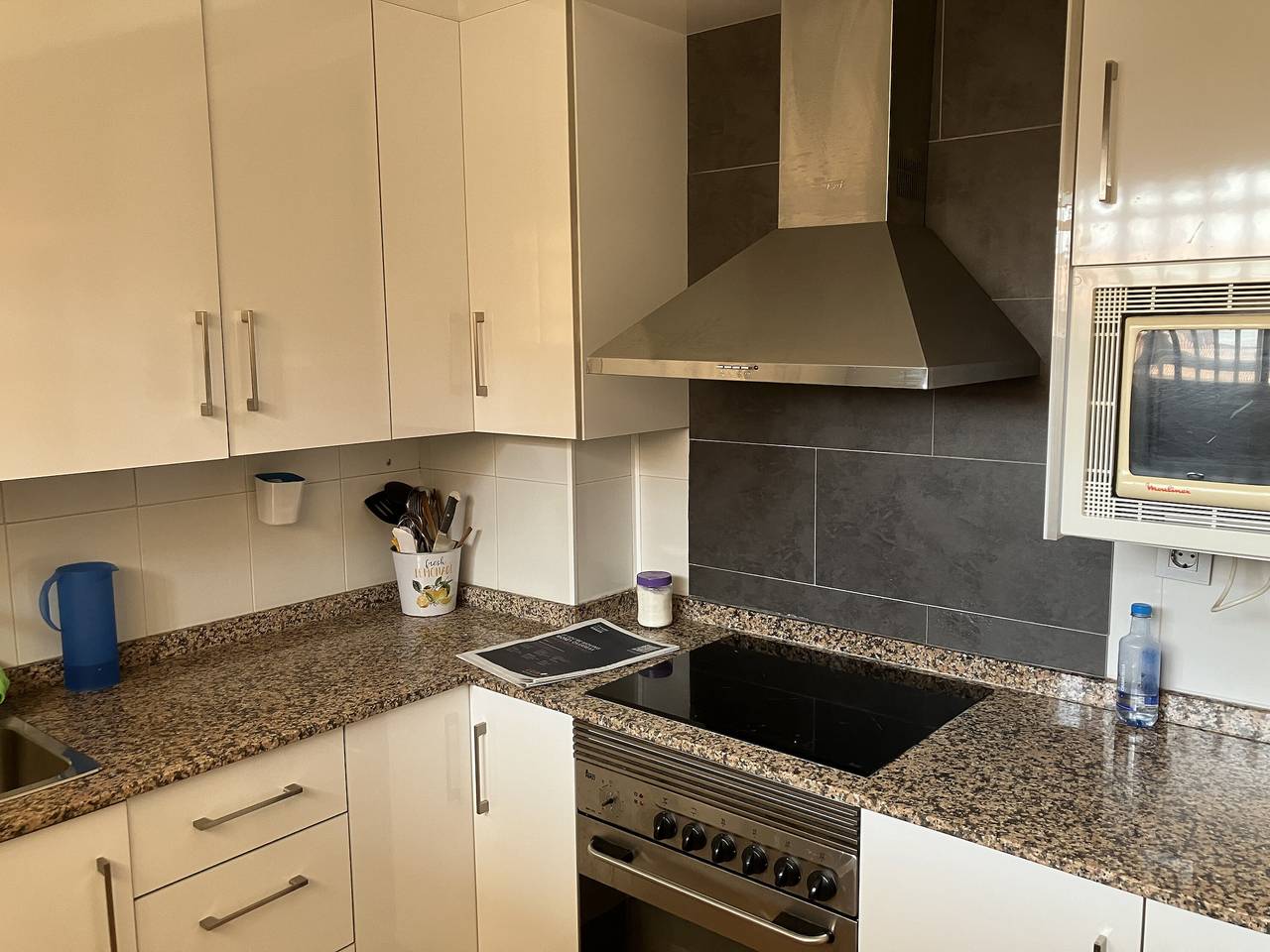 Apartamento entero, Apartamento 'Zambra 3 - 411' con vistas al mar, piscina compartida y Wi-Fi in Los Miradores del Puerto, San Javier