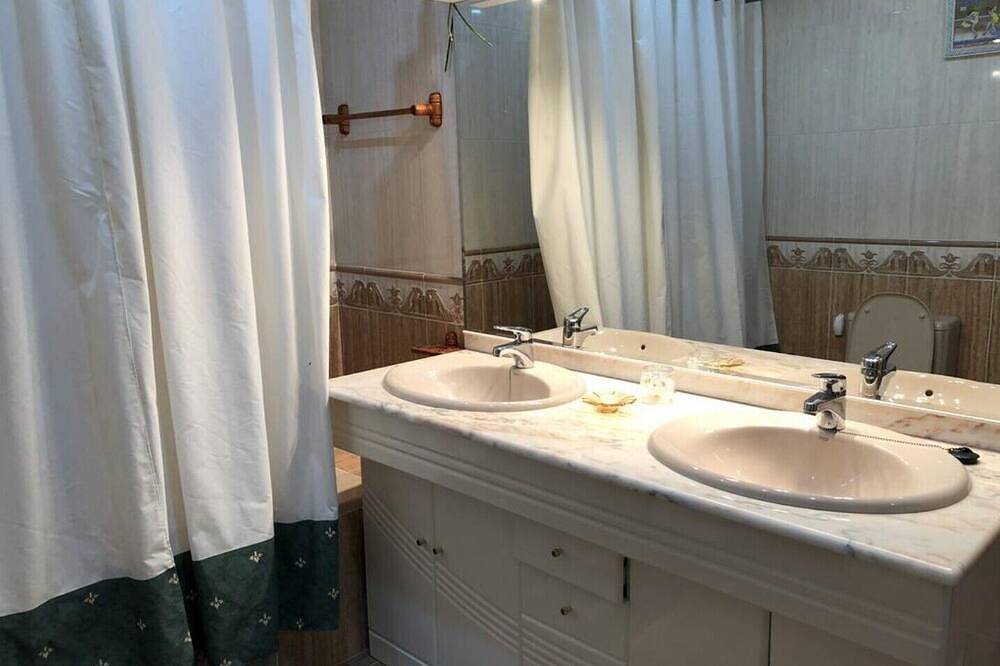 Tourist house La Fragua wiffi free, 5 bedrooms 3 bathrooms pets allowed in Navas de San Antonio, Segovia Province