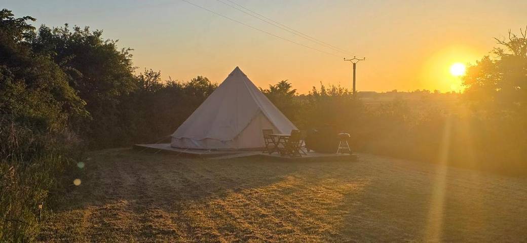 Tente pour 4 personnes, avec terrasse ainsi que jardin et vue, animaux acceptés dans la Creuse - 2