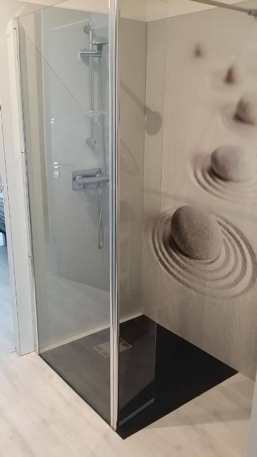 Chambre spacieuse, moderne et très confortable à Perros-Guirec in Perros-Guirec, Côte de Granit Rose