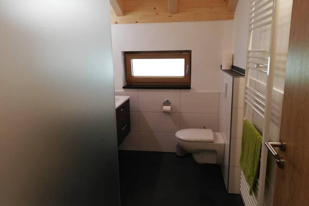 Ganze Wohnung, Herzlich willkommen in der großzügigen Ferienwohnung Hofblick! in Böbrach, Ostbayern