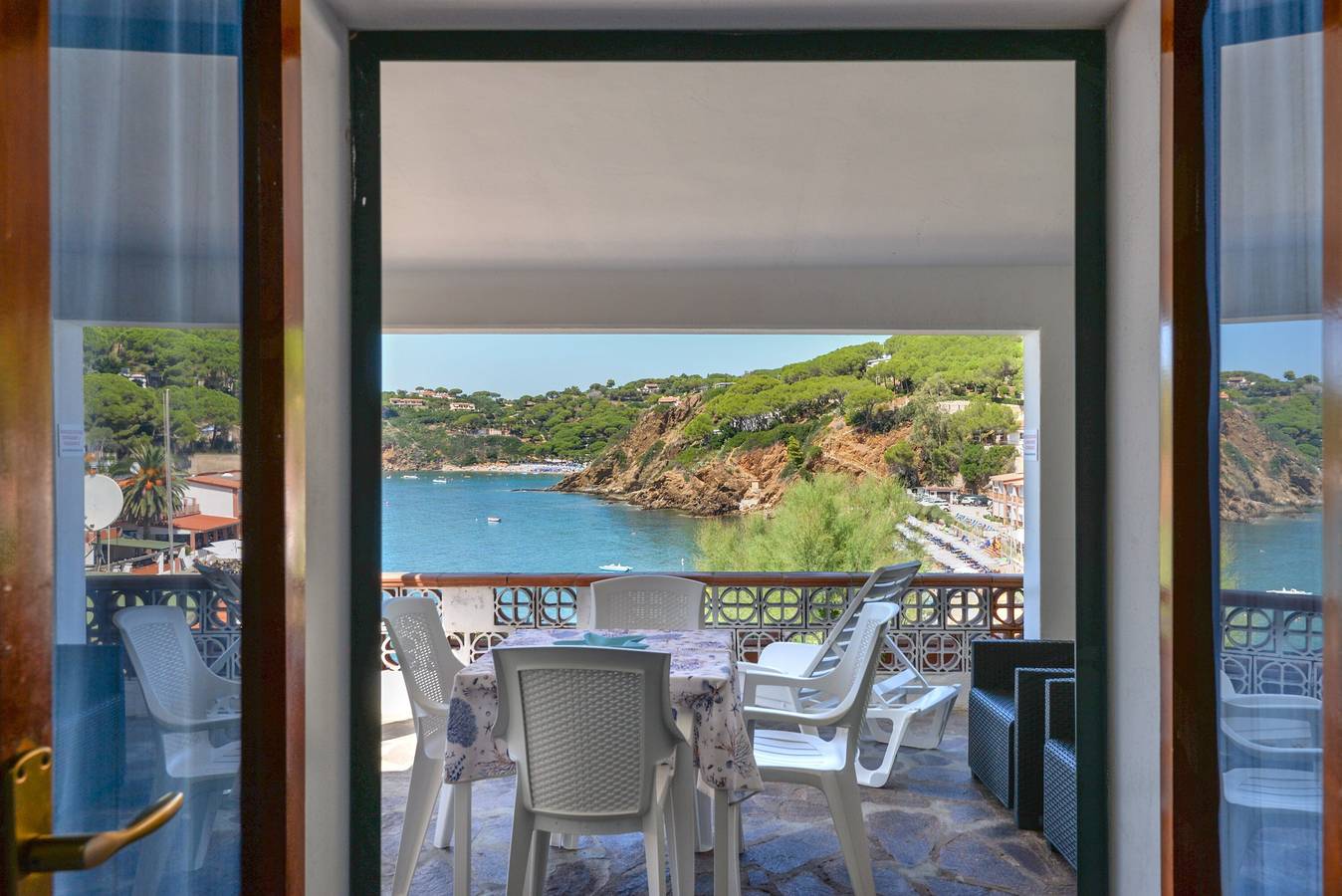 Entire studio, Apartment 'Villa Oda - Monolocale Sul Mare' with Sea View, Wi-Fi and Air Conditioning in Pareti, Elba