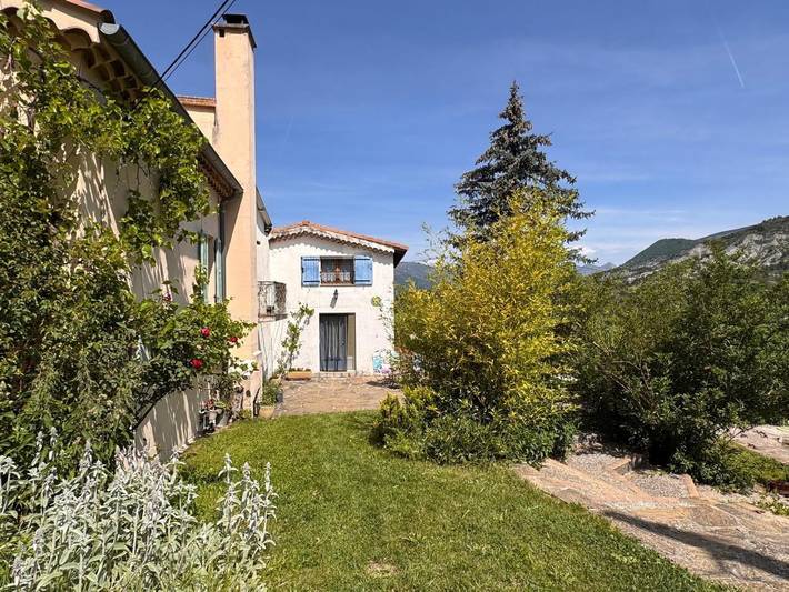 Gîte pour 4 personnes, avec Terrasse ainsi que Jardin et Vue
