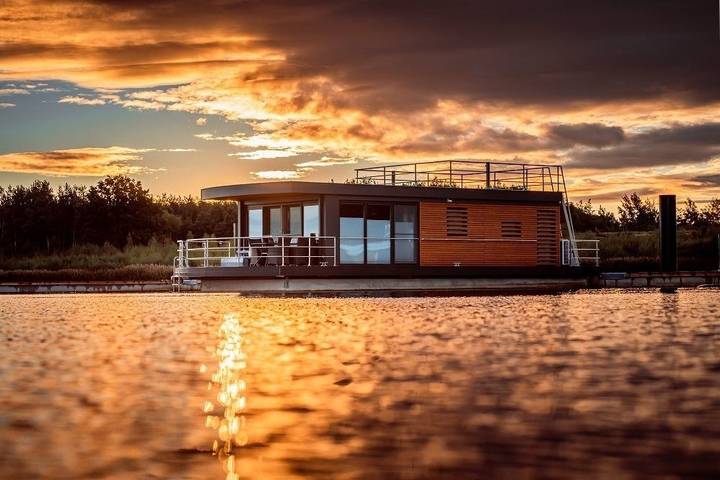 Hausboot für 4 Personen, mit Terrasse und Seeblick in der Lausitz
