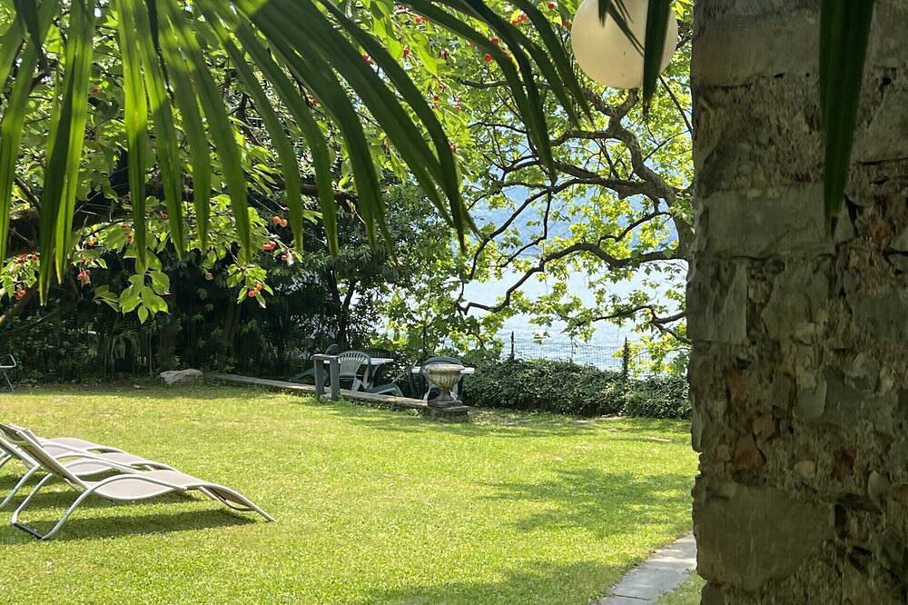Ganze Wohnung, Traumhafte Lage mit direktem Zugang zum Luganersee, Privatstrand und Park in Cressogno, Valsolda